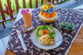 scramble egg with brown bread toast